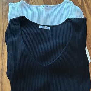 Zeagoo Set of Two  Women’s Sweaters. One Black & One White

Size XL
Size XXL
